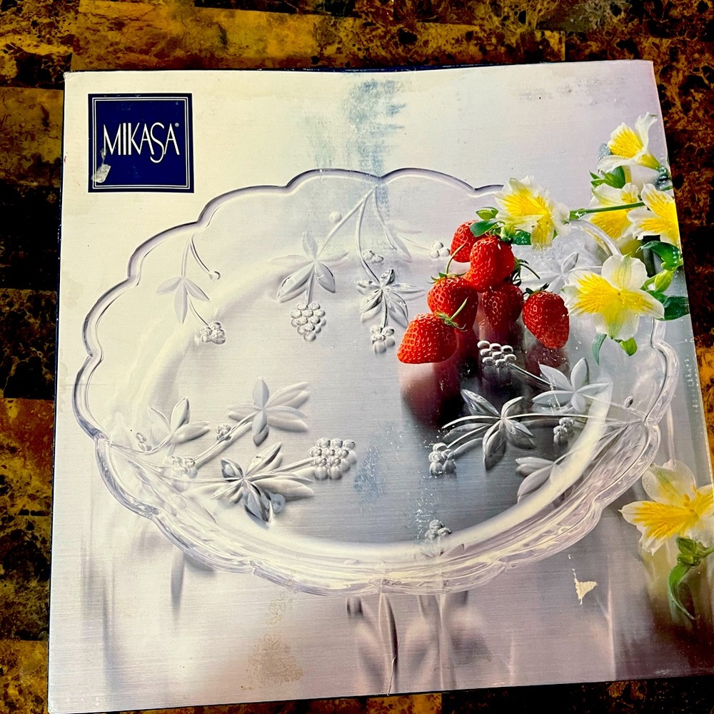 Mikasa Garden Terrace Round Plate 14.5”